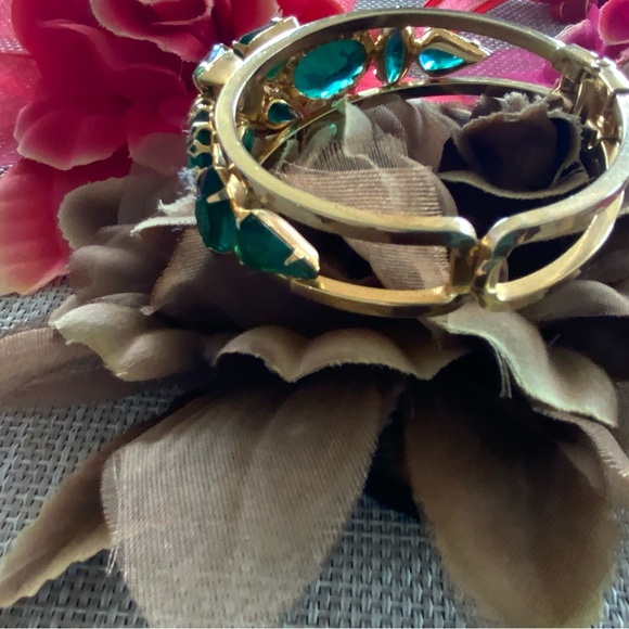 Vintage D&E Juliana green crystal bracelet, clamper/cuff. Free shipping. - Picture 3 of 5